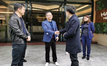 <b>致敬|商务部外贸司副司长杨国良率调研组莅临迅亚建材调研，助力陶瓷出口发展</b>